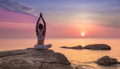 Conheça 10 benefícios da Yoga e se reconecte com o Universo